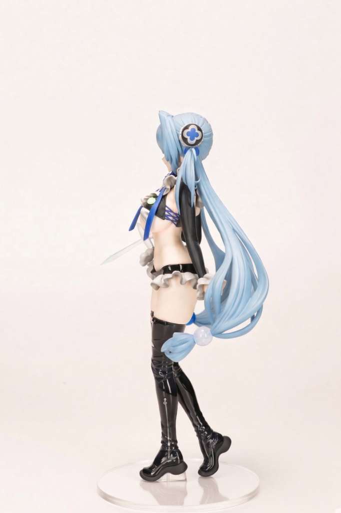 A side view of a blue-haired anime figure wearing a bikini and thigh-high boots, with a knife in hand and standing on a circular base.